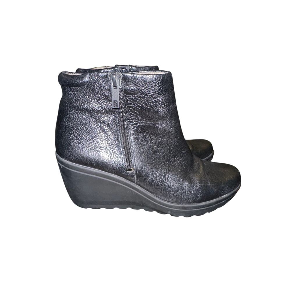 Women’s Naturalizer Genuine Leather Wedge Boots. Size 9